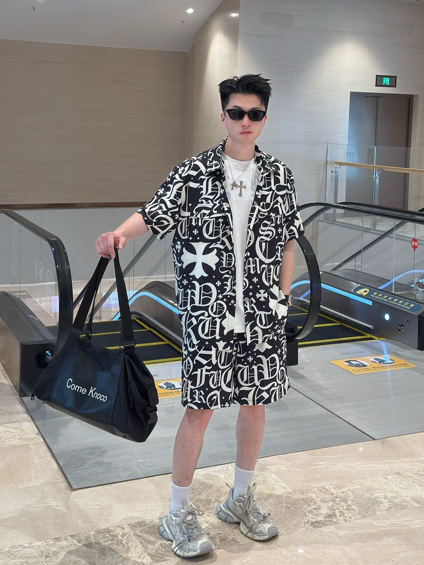 Chrome Hearts 新登場の速乾性半袖シャツが大人気