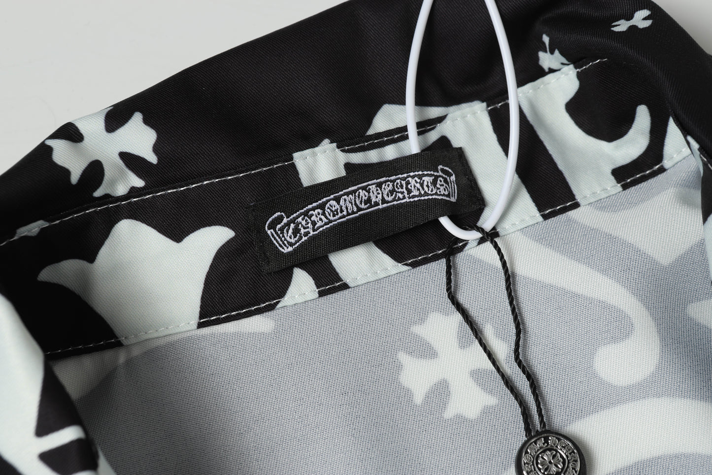 Chrome Hearts 新登場の速乾性半袖シャツが大人気