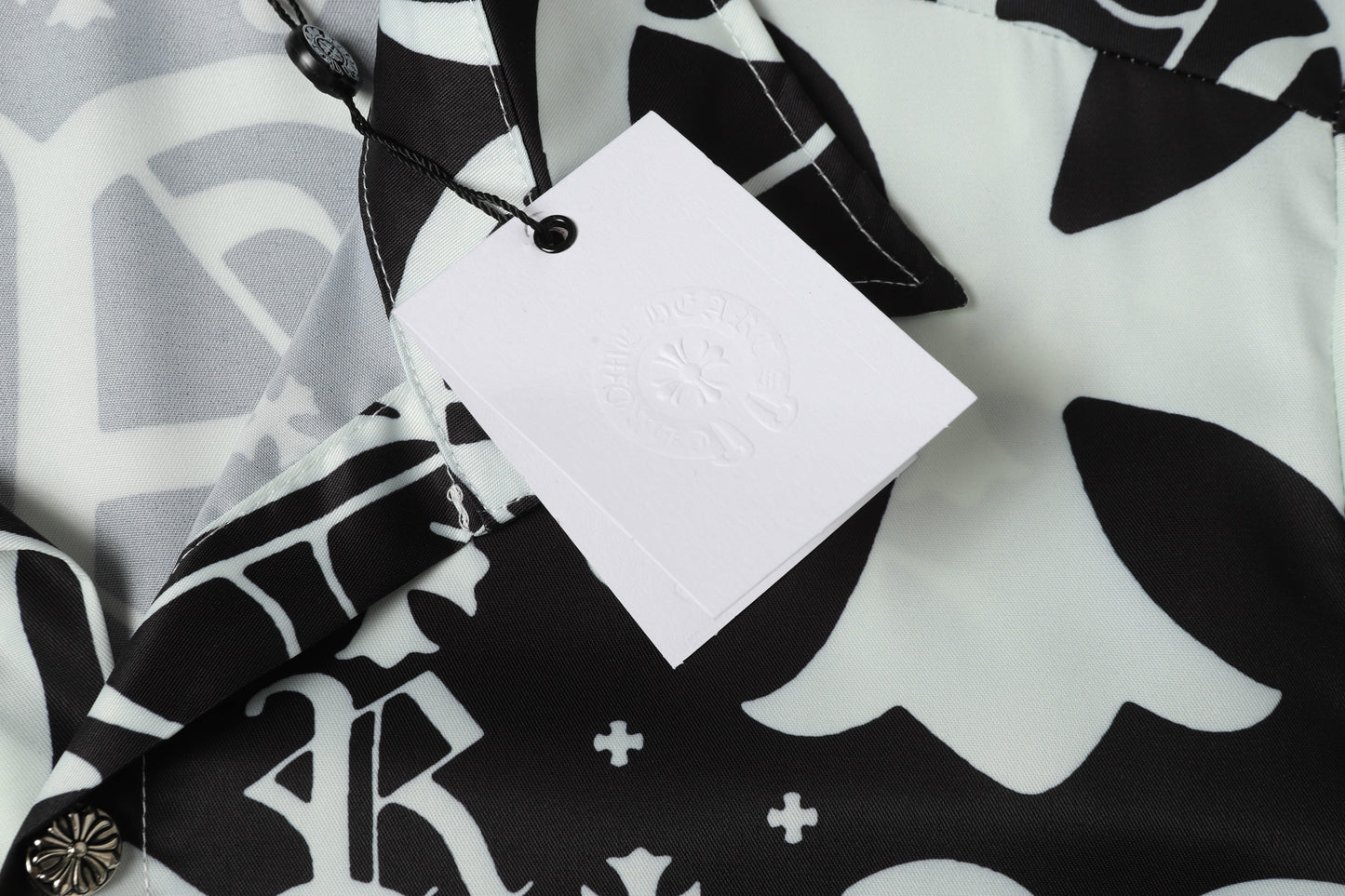 Chrome Hearts 新登場の速乾性半袖シャツが大人気