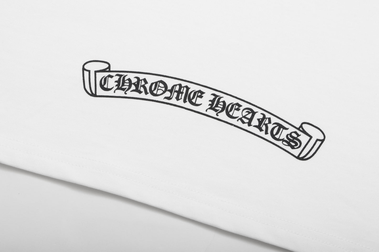 クロムハーツ ビジョンテーブルダガーTシャツ K6025