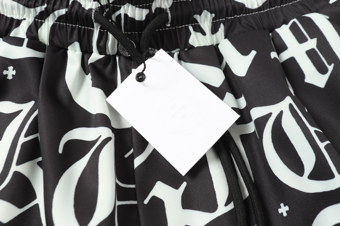 Chrome Hearts 新登場の速乾性半袖シャツが大人気